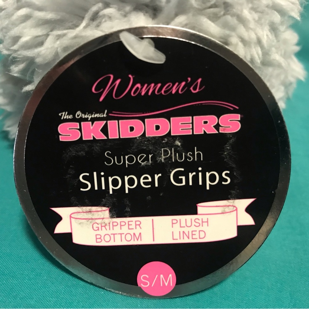 Skidders Women's Gray Comfy Super Plush Slipper Grips Size S/M - Picture 2 of 4